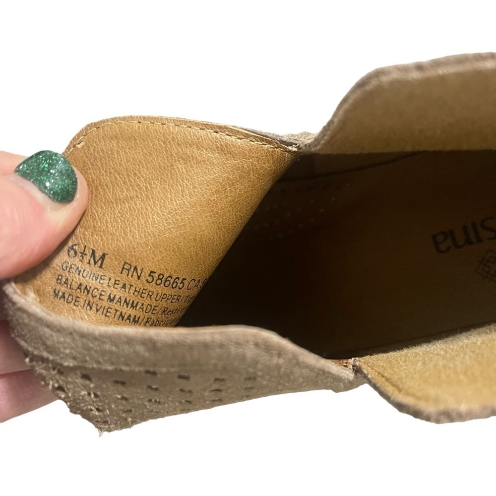 Susina Neutral Perforated Tan Suede Chunky Heel Ankle Booties Size 6.5 - Picture 12 of 13